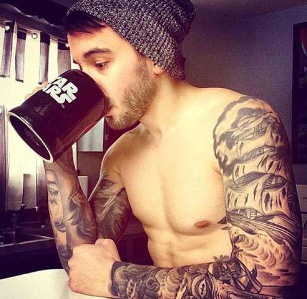 Instagram'ın yeni fenomeni: Kahve içen erkekler