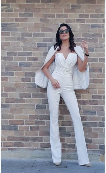 Deniz Akkaya'nın mayolu fotoğrafları hayranlarının beğenisi aldı 