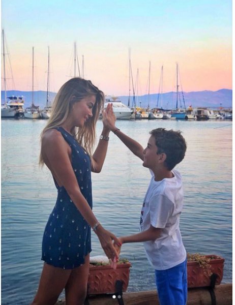 Özlem Yıldız Bodrum plajına damga vurdu 