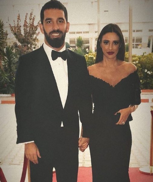 Aslıhan Doğan'a sürpriz doğum günü 