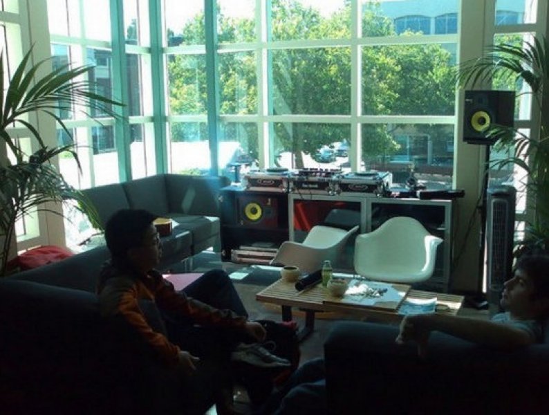 Facebook'un ofisleri görüntülendi