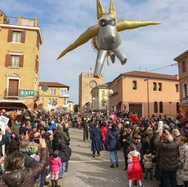 Venedik karnavalı başladı
