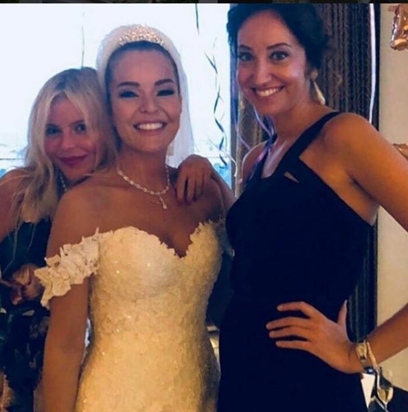 Bengü ve Selim Selimoğlu dünyaevine girdi 