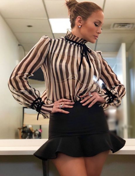 Jennifer Lopez'den ilginç kostüm