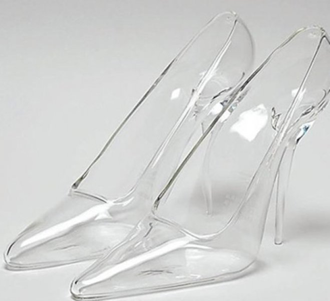 Modayı ayaklarınızla yakalamanızı sağlayacak trend: Şeffaf ayakkabılar