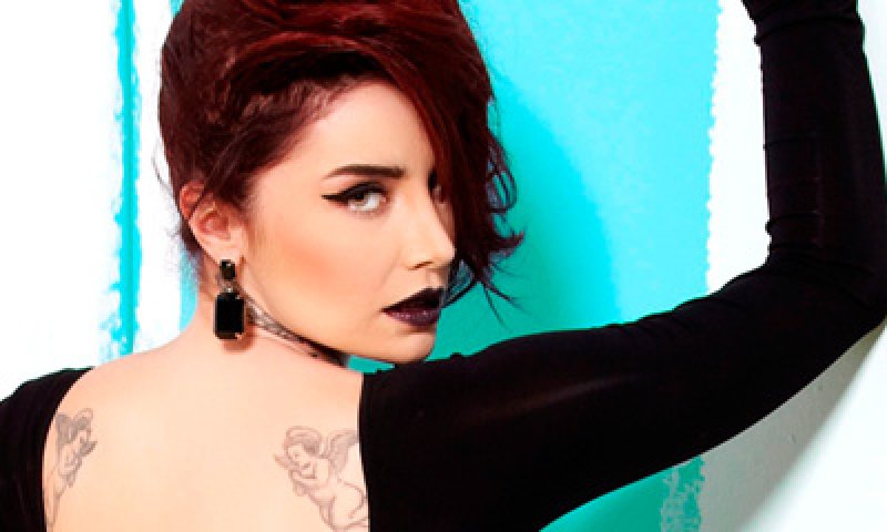 Sıla mankenlere taş çıkardı