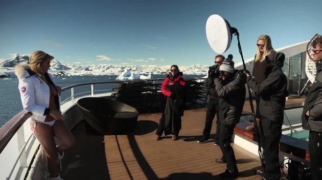 Kate Upton eksi 33 derecede bikinili