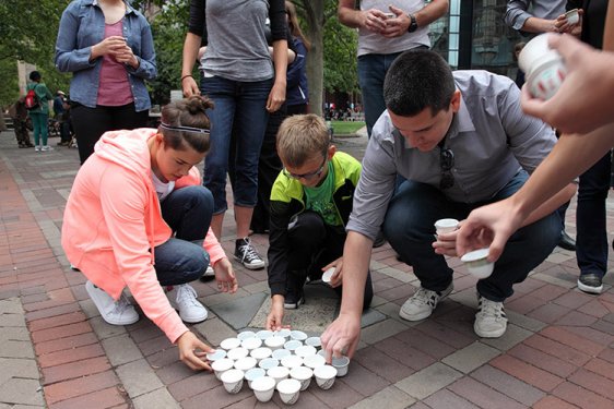 Srebrenitsa Katliamı'nın kurbanları kahveyle anılıyor