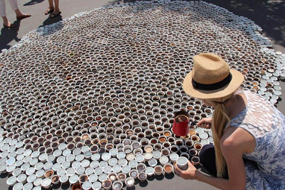 Srebrenitsa Katliamı'nın kurbanları kahveyle anılıyor