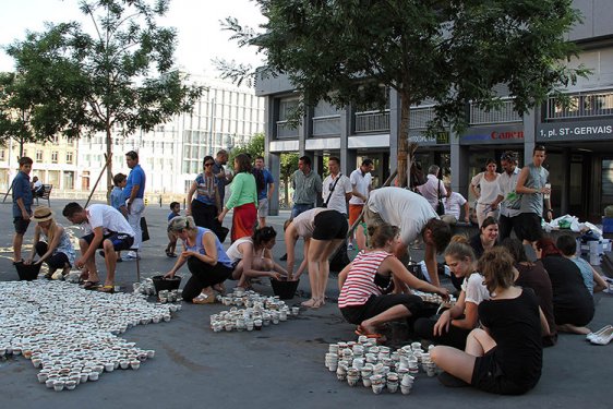 Srebrenitsa Katliamı'nın kurbanları kahveyle anılıyor
