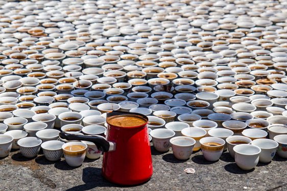 Srebrenitsa Katliamı'nın kurbanları kahveyle anılıyor