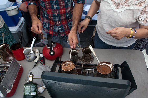 Srebrenitsa Katliamı'nın kurbanları kahveyle anılıyor
