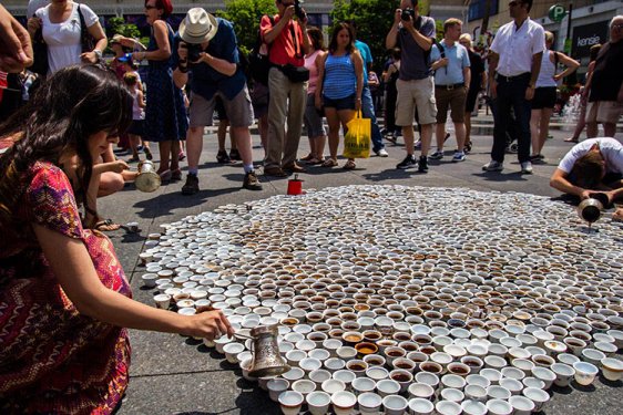 Srebrenitsa Katliamı'nın kurbanları kahveyle anılıyor