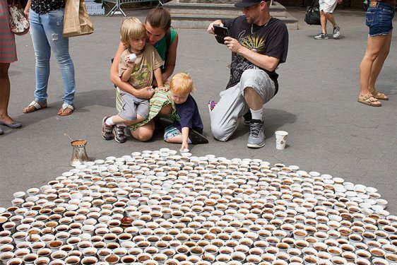 Srebrenitsa Katliamı'nın kurbanları kahveyle anılıyor