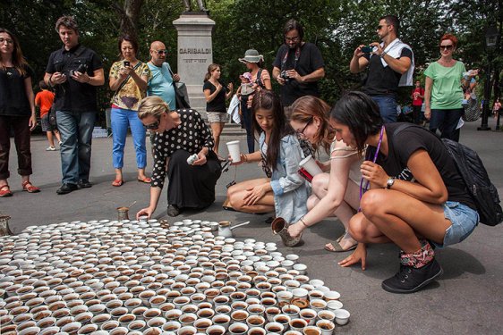 Srebrenitsa Katliamı'nın kurbanları kahveyle anılıyor