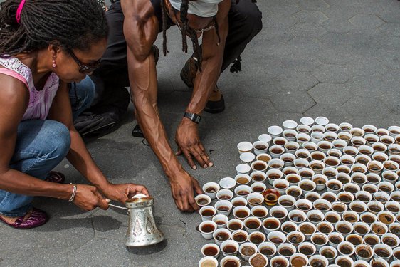 Srebrenitsa Katliamı'nın kurbanları kahveyle anılıyor