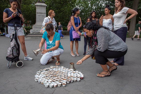 Srebrenitsa Katliamı'nın kurbanları kahveyle anılıyor