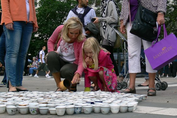Srebrenitsa Katliamı'nın kurbanları kahveyle anılıyor