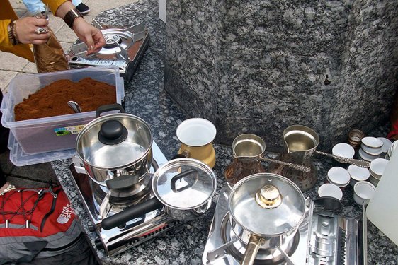 Srebrenitsa Katliamı'nın kurbanları kahveyle anılıyor