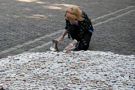 Srebrenitsa Katliamı'nın kurbanları kahveyle anılıyor