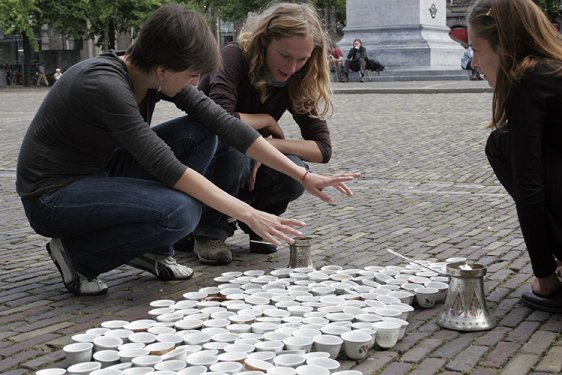 Srebrenitsa Katliamı'nın kurbanları kahveyle anılıyor