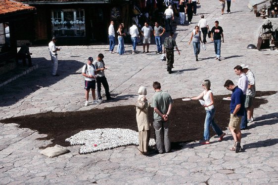 Srebrenitsa Katliamı'nın kurbanları kahveyle anılıyor
