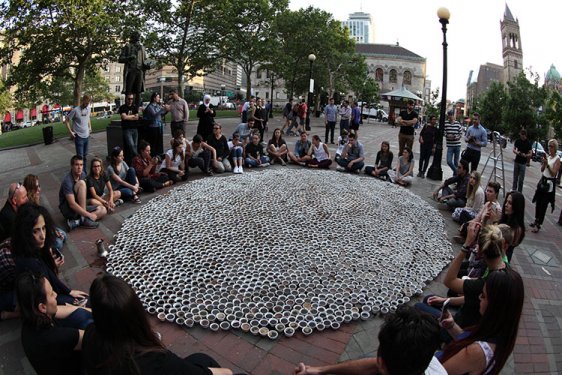 Srebrenitsa Katliamı'nın kurbanları kahveyle anılıyor