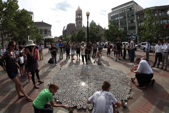Srebrenitsa Katliamı'nın kurbanları kahveyle anılıyor