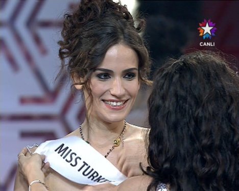 Miss Turkey 2012 güzeli Açelya Samyeli Danoğlu
