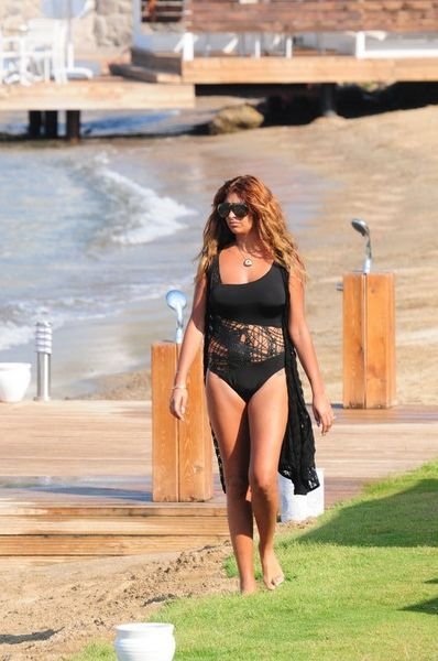 Süreyya Yalçın otomobiliyle çita gezdirdi