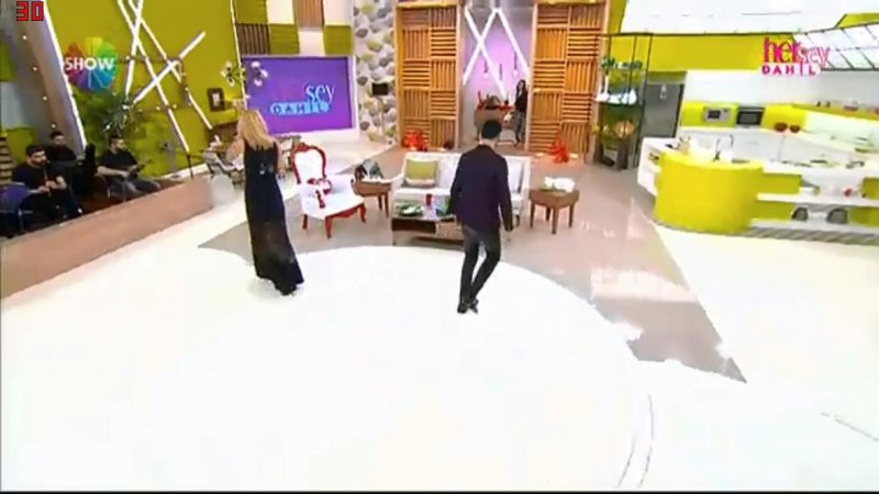 Çağla Şikel'in hapşırma krizi alay konusu oldu