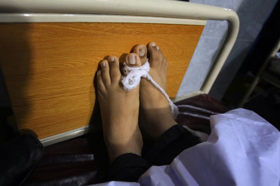 Taliban Pakistan'da 500 öğrenciyi rehin aldı