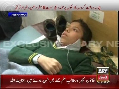 Taliban Pakistan'da 500 öğrenciyi rehin aldı