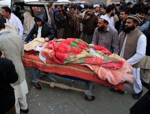 Taliban Pakistan'da 500 öğrenciyi rehin aldı