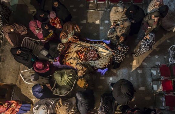 Taliban Pakistan'da 500 öğrenciyi rehin aldı