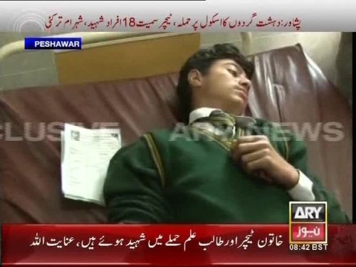 Taliban Pakistan'da 500 öğrenciyi rehin aldı