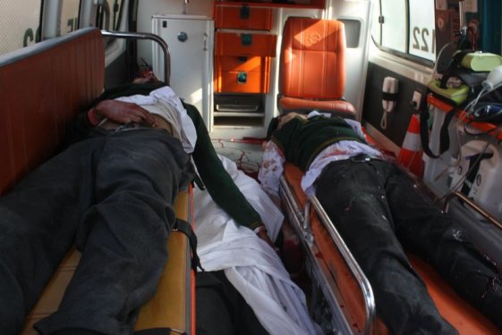 Taliban Pakistan'da 500 öğrenciyi rehin aldı