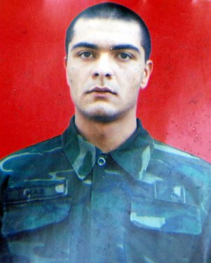 Türkiye 13 şehidine ağlıyor