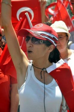 Türkiye şehitlerini andı