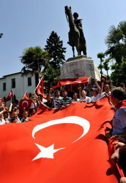 Türkiye şehitlerini andı