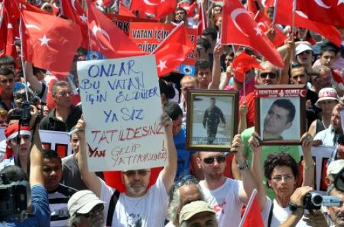 Türkiye şehitlerini andı