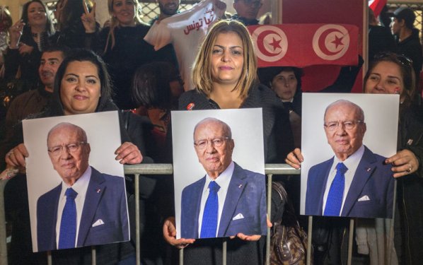 Tunus'ta laik aday Sibsi kazandı