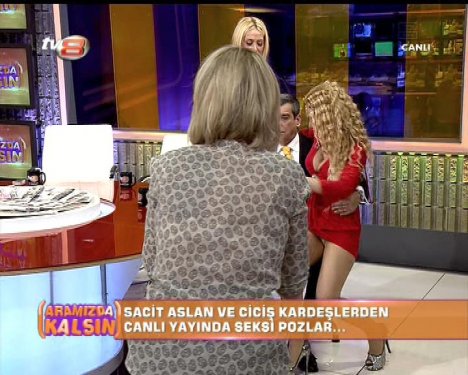 Cicişler Sacit Aslan'ın kucağında poz verdi 