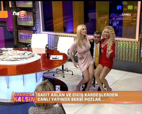 Cicişler Sacit Aslan'ın kucağında poz verdi 