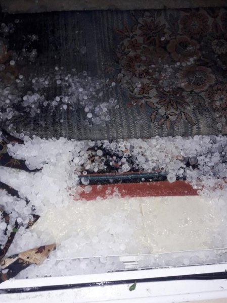 İstanbul'da şimşekler geceyi aydınlattı