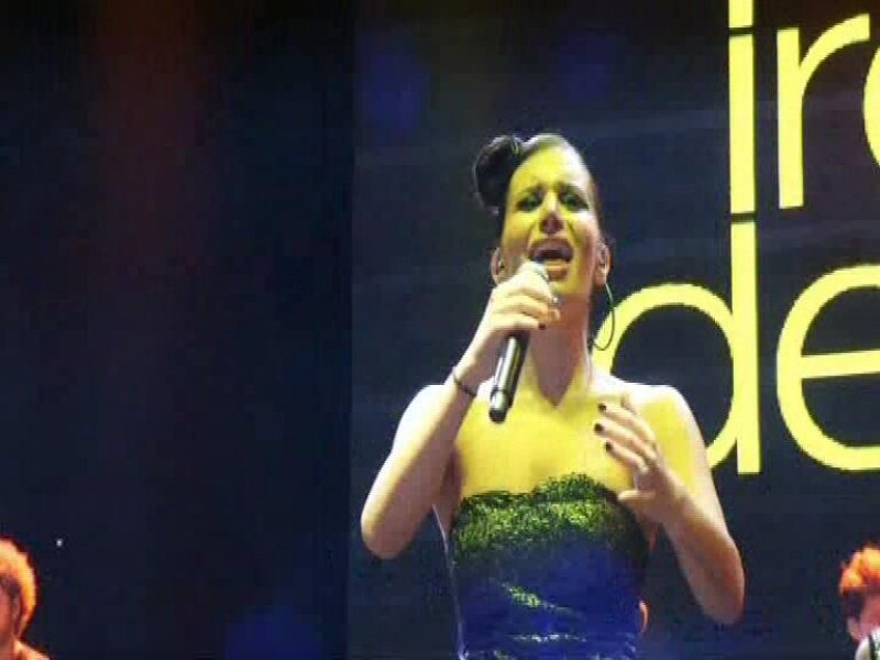 İrem Derici hayranlarını coşturdu