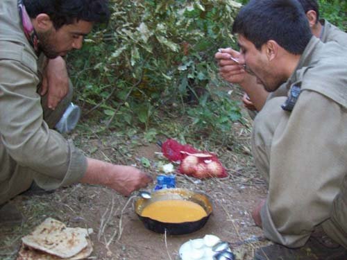 Yakalanan PKK'lının üzerinden çıkan fotoğraflar