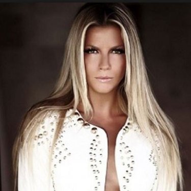 İkoncan Ivana Sert yaz sezonunu açtı