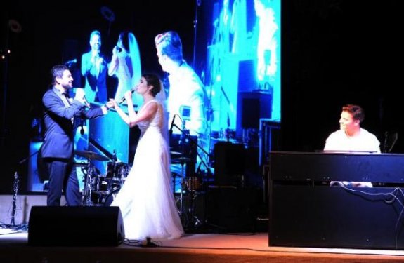 İrem Derici Rıza Esendemir'le evlendi