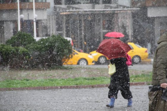 İstanbul'da kar yağışı etkili oldu